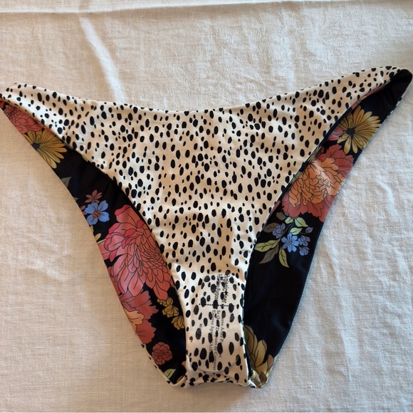 O’Neill NWT Reversible Cheeky Bikini Bottom XL - Picture 4 of 8